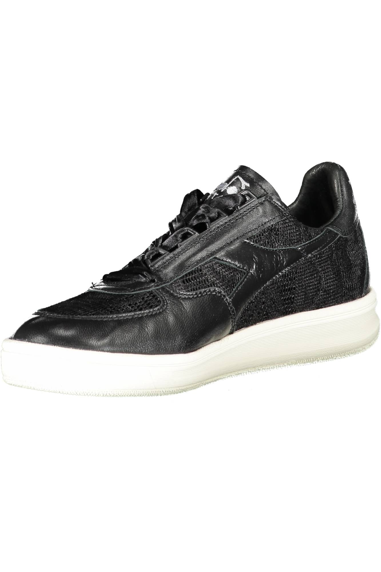 DIADORA
